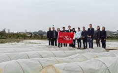<b>自贡市荣县不雅山镇解锁春耕新模式 水稻全程机</b> <b>自贡市荣县不雅山镇解锁春耕新模式 水稻全程机</b>